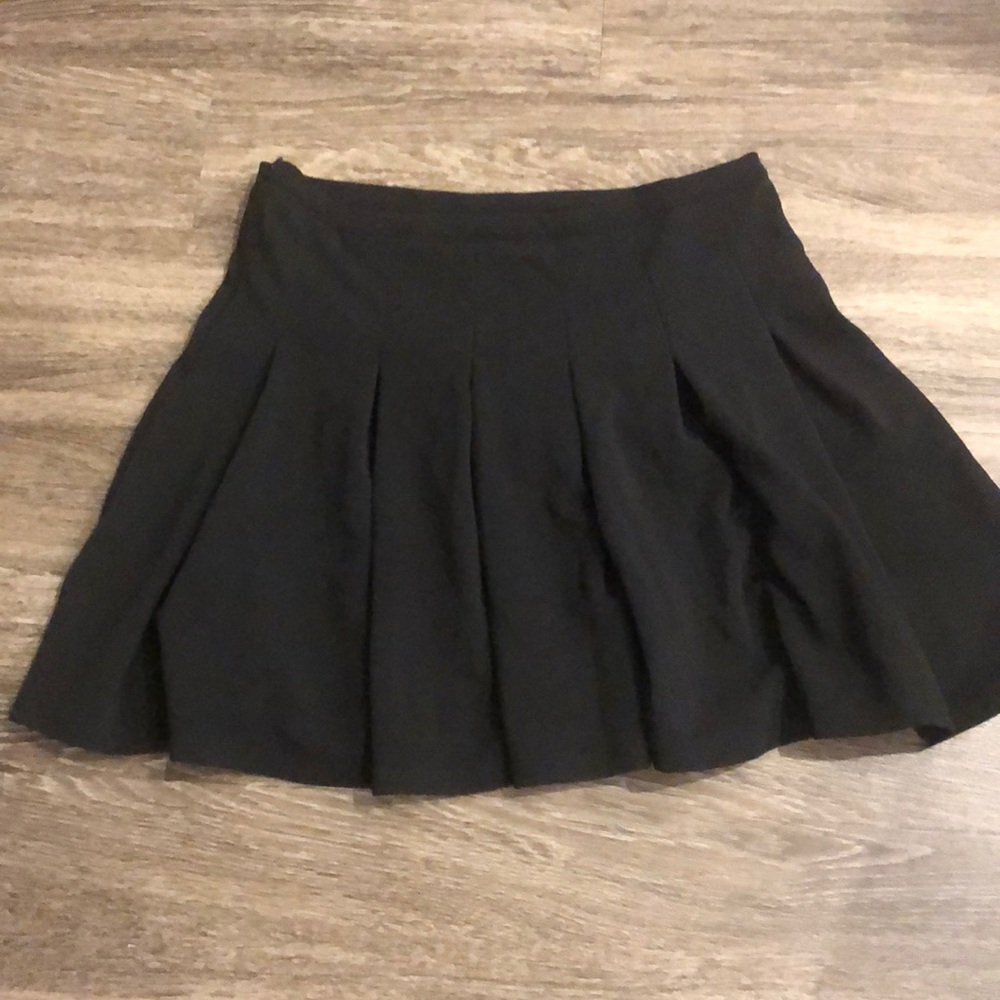 Black skater pleated skirt